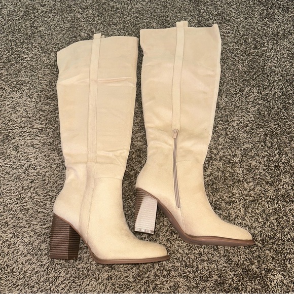 Elegant Cream Knee-High Boots - Picture 1 of 16